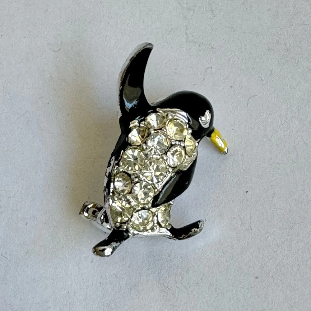 Vintage Penguin Brooch Tiny Rhinestone Pin‎ Silver Tone